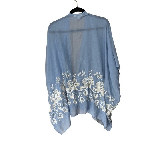 Francesca’s Batwing Short Kimono, Embroidered, OS - Picture 2 of 5